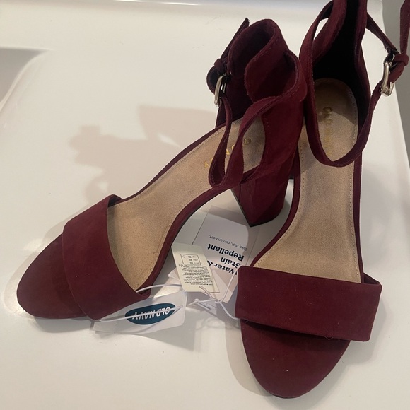 Size 6 | Old Navy | Maroon Faux-Suede High Heels | NWT - Picture 3 of 12
